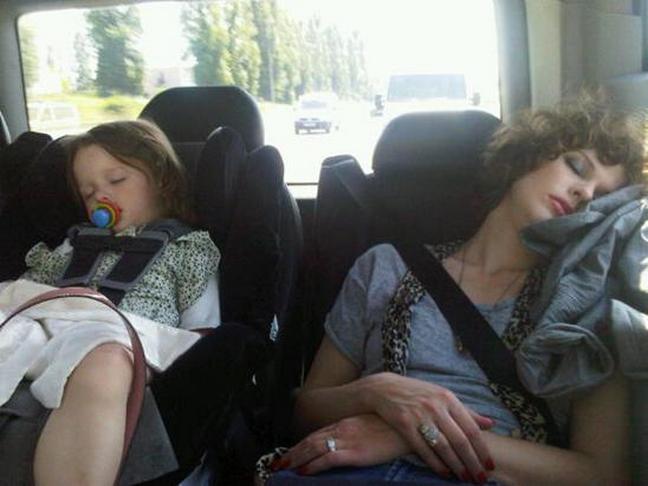 milla jovovich grey tshirt, rings, sleeping, car seat, daughter